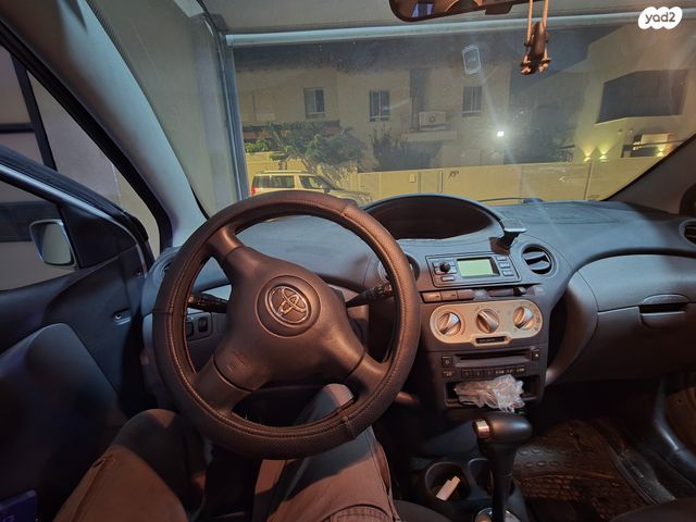 טויוטה יאריס