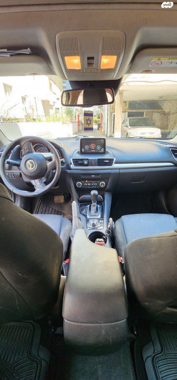 מודעת רכב מאזדה 3