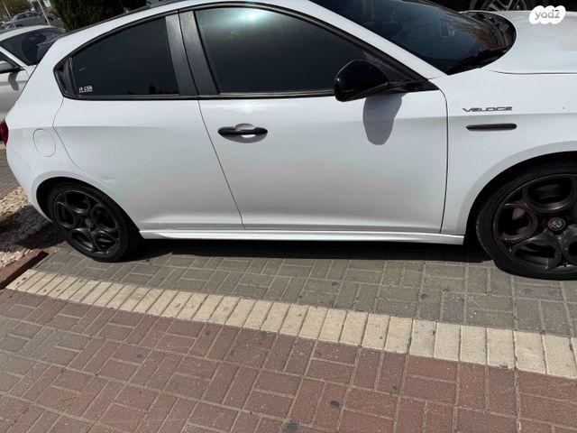 אלפא רומיאו ג'ולייטה