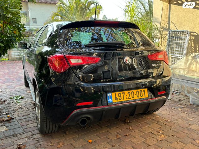 מודעת רכב אלפא רומיאו ג'ולייטה