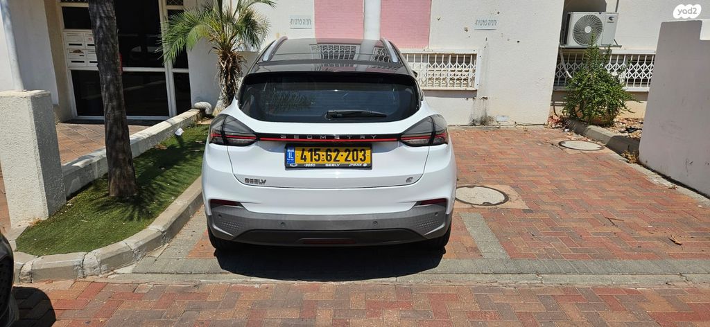 מודעת רכב ג׳ילי Geometry C