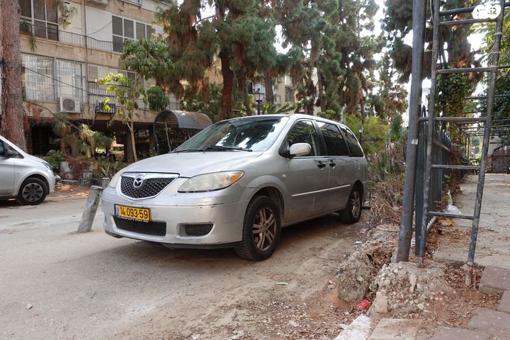 מודעת רכב מאזדה MPV