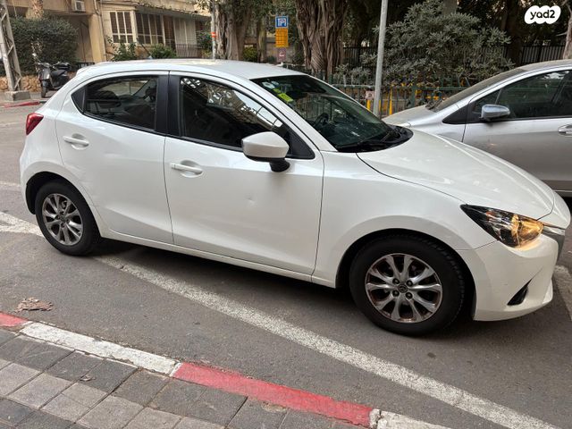מודעת רכב מאזדה 2