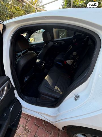 אלפא רומיאו ג'וליה