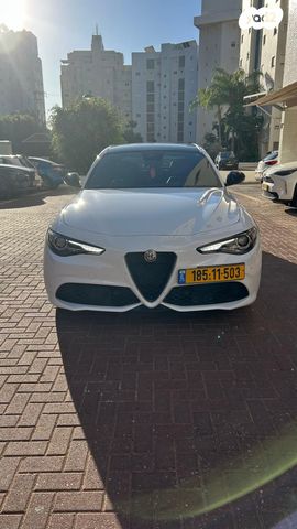 אלפא רומיאו ג'וליה