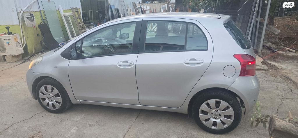 טויוטה יאריס