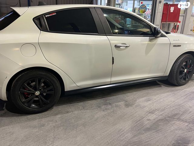 אלפא רומיאו ג'ולייטה