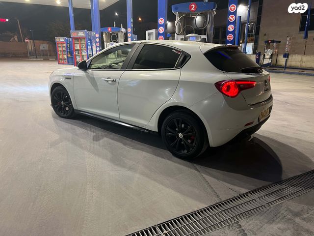 אלפא רומיאו ג'ולייטה