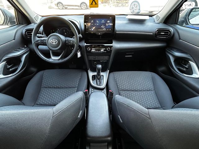 טויוטה יאריס קרוס