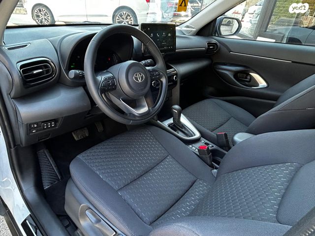 טויוטה יאריס קרוס