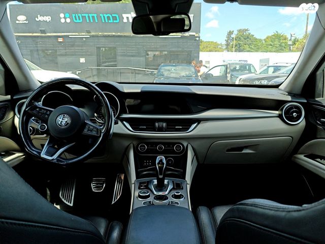 אלפא רומיאו סטלביו