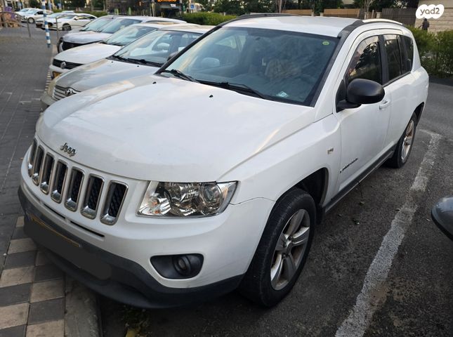 מודעת רכב ג'יפ קומפאס