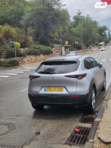 מודעת רכב מאזדה CX-30