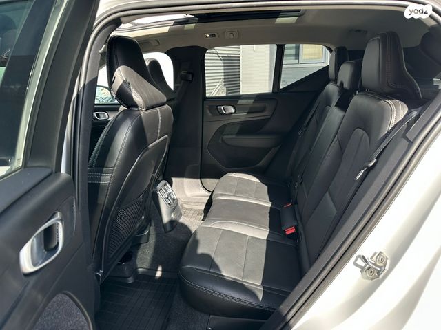 וולוו XC40