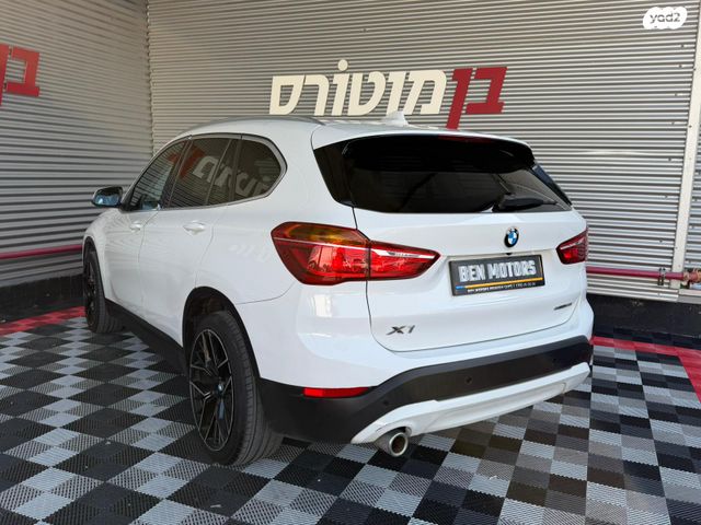 ב מ וו X1