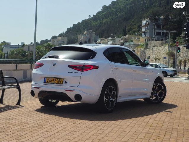 אלפא רומיאו סטלביו