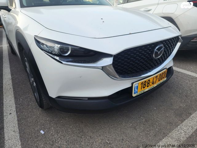 מודעת רכב מאזדה CX-30
