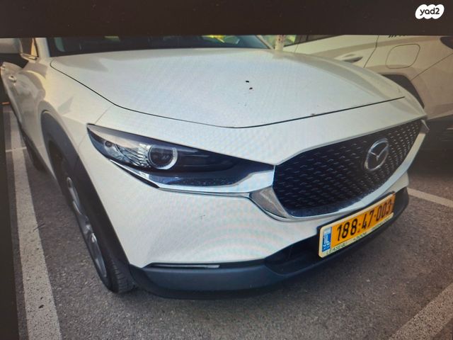 מודעת רכב מאזדה CX-30