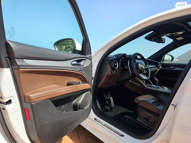 אלפא רומיאו סטלביו