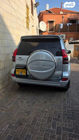 טויוטה לנד קרוזר