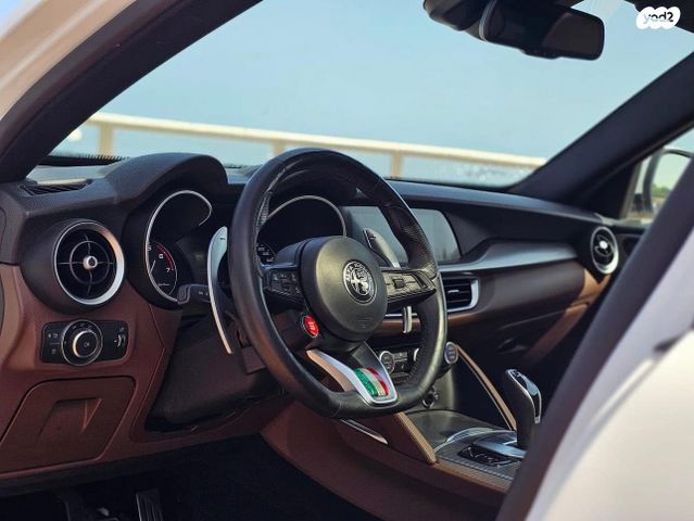 מודעת רכב אלפא רומיאו סטלביו