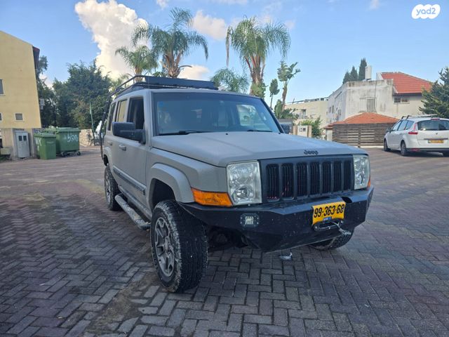 מודעת רכב ג'יפ קומנדר