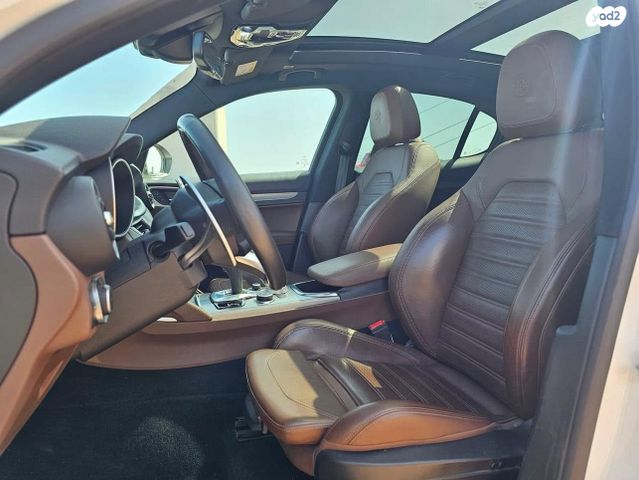 אלפא רומיאו סטלביו