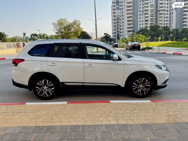 מיצובישי אאוטלנדר