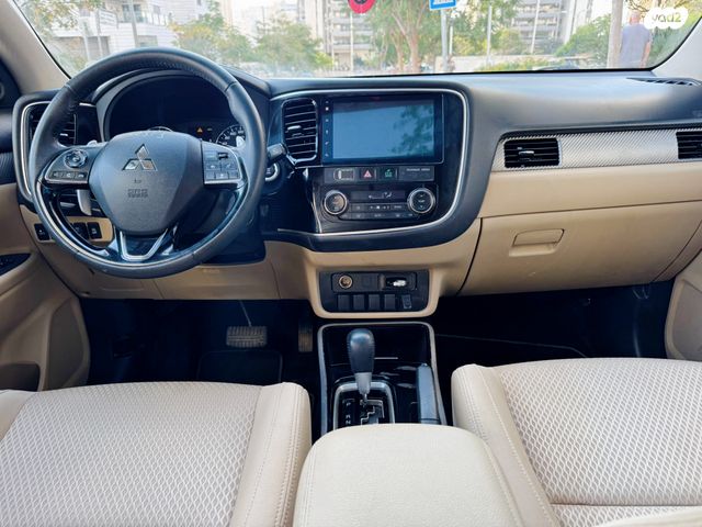 מיצובישי אאוטלנדר