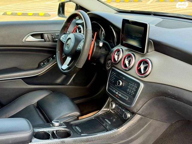 מרצדס-בנץ GLA