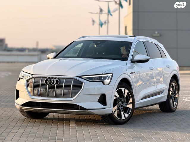 מודעת רכב אאודי E-tron
