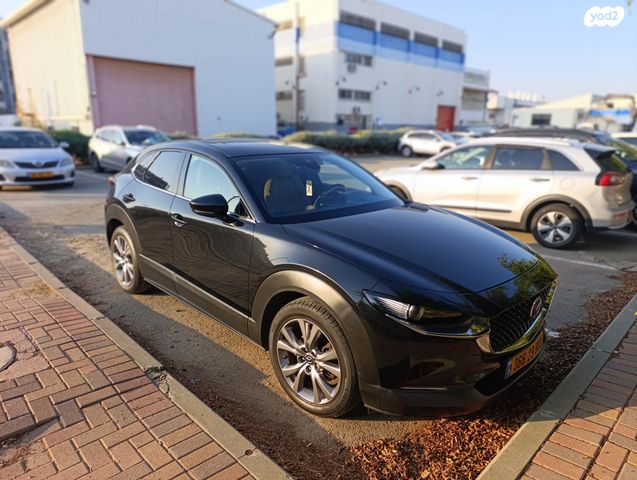 מודעת רכב מאזדה CX-30