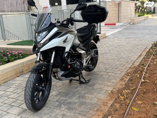 הונדה NC750X DCT