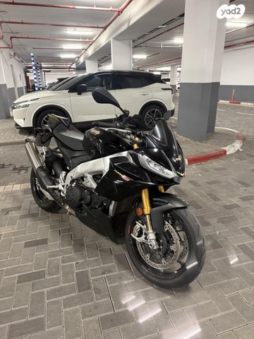 אפריליה טואונו V4