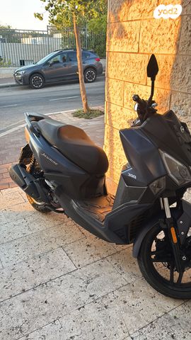 מודעת רכב סאן יאנג ג'וירייד 300 16