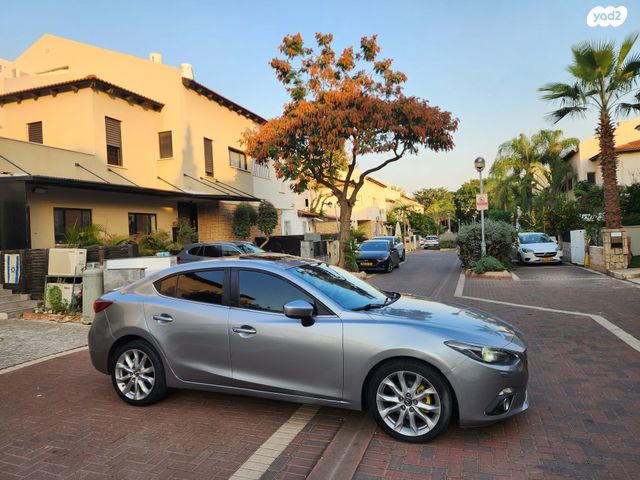 מודעת רכב מאזדה 3