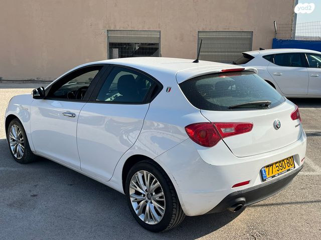 אלפא רומיאו ג'ולייטה