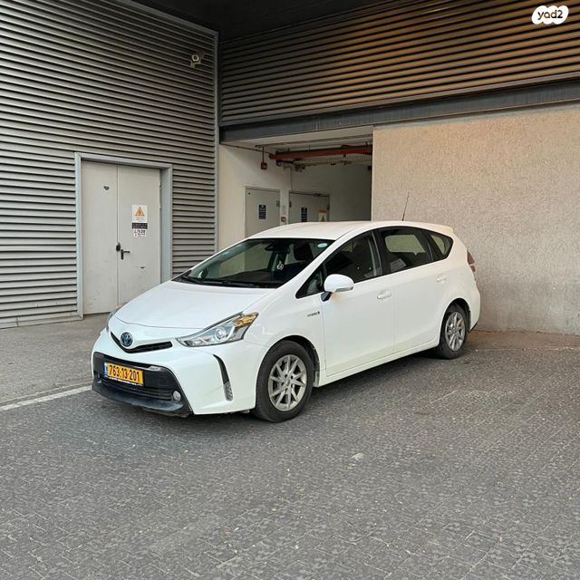 טויוטה פריוס פלוס