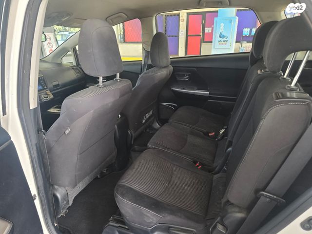 טויוטה פריוס פלוס