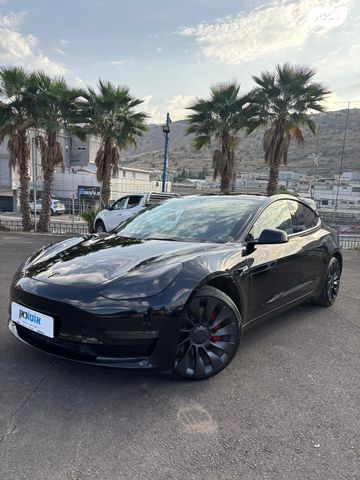 מודעת רכב טסלה מודל 3