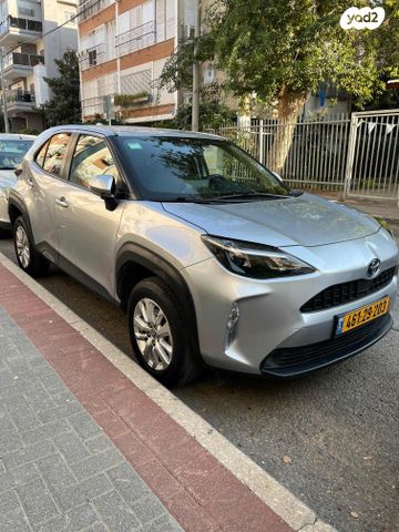 טויוטה יאריס קרוס