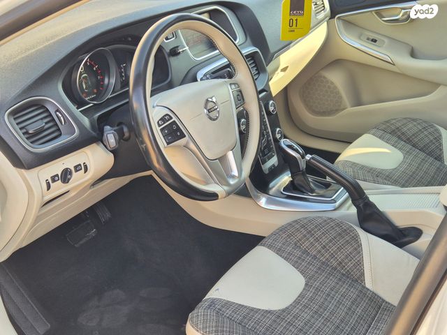 וולוו V40