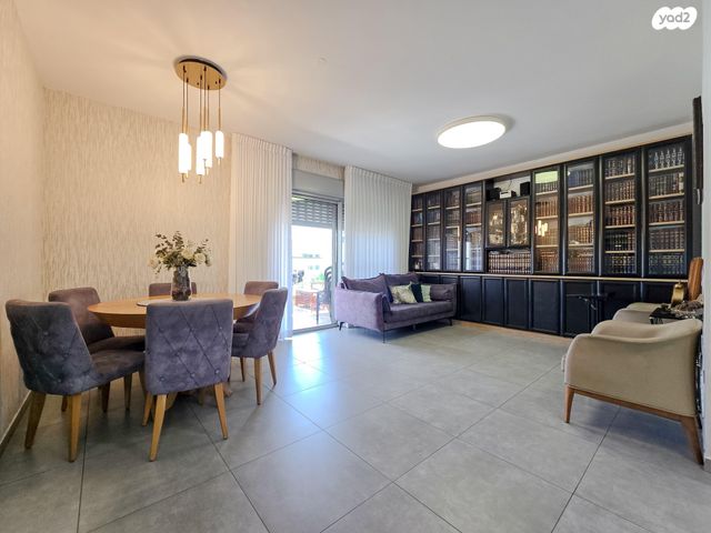 ברתיני גארי 12