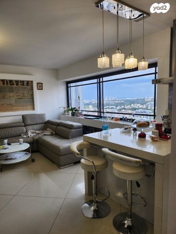 דרך זאב ז'בוטינסקי 112