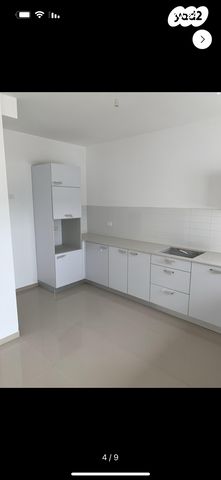 דירה, הצנחנים 18, אריק שרון, נהריה