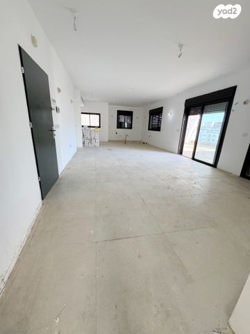 גג/ פנטהאוז, לוי אשכול 10, מורשת, מודיעין מכבים רעות