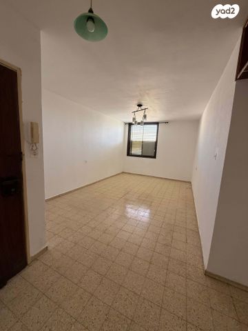 בכור שטרית 3