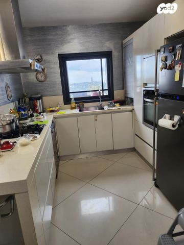 דירה, דרך זאב ז'בוטינסקי 112, שכונת בן גוריון, מרכז העיר ג', רמת גן