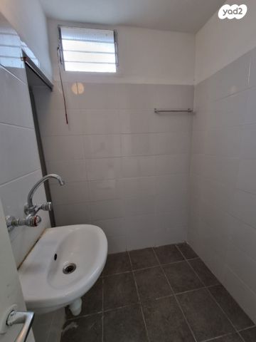 דירה, דגניה 12, שיכון עובדים, טבריה