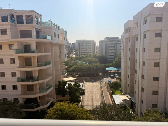 דירה, אמה טאובר פרידמן 5, הרצליה הירוקה, נווה עובד, הרצליה